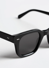 04 BLACK